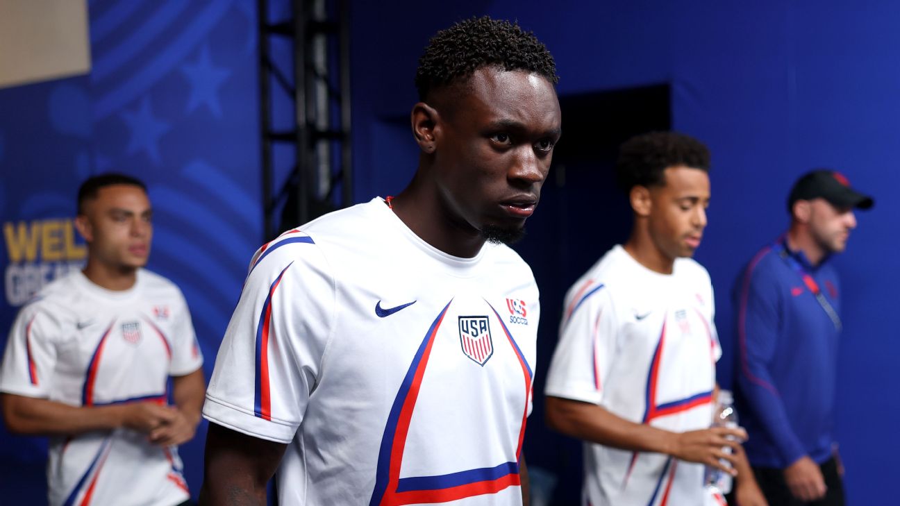 巴洛贡红牌禁赛风波：FIFA改判引发争议